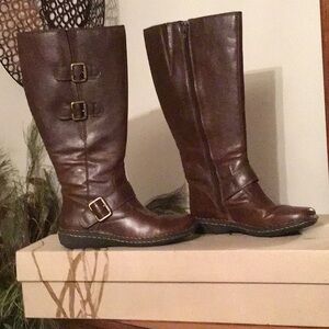 Ladies size 6, new BOC boots. They are brown in color.
